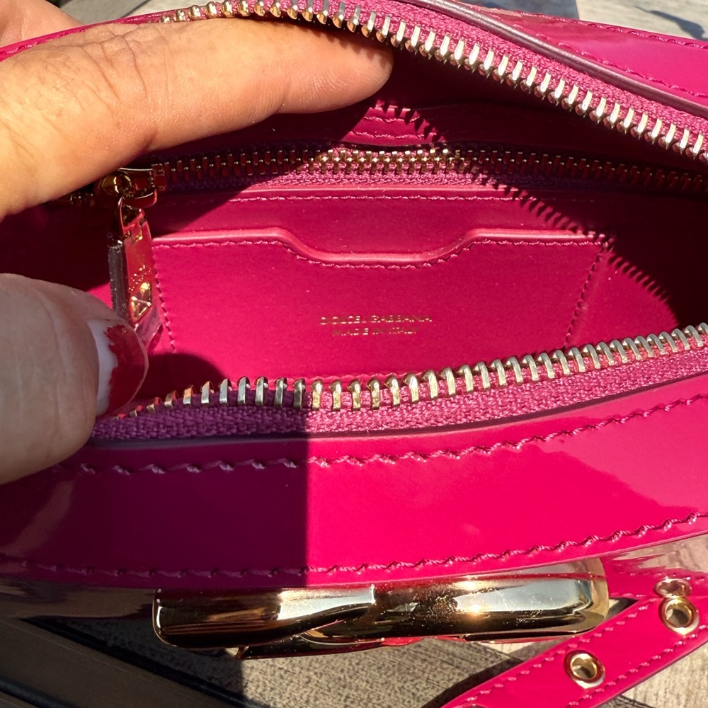 NWT! Dolce & Gabbana Fuchsia Crossbody Bag with Gold Accents - Picture 9 of 13